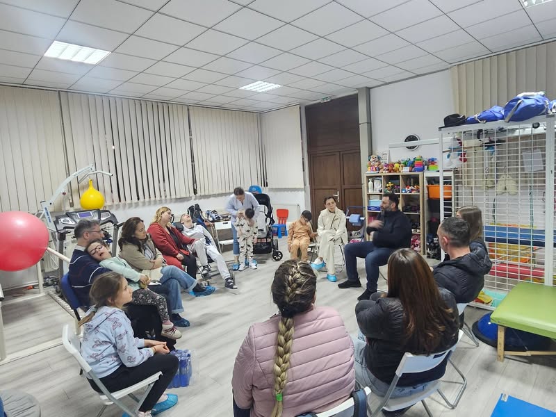 Intalnire cu parinti si copii in centrul Deschidem Inimi